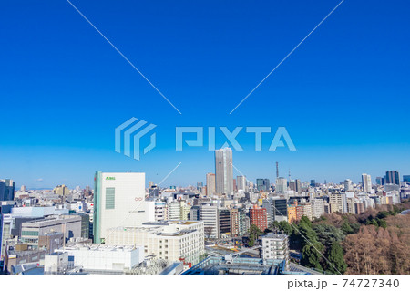 東京の都市風景 新宿から東京スカイツリー方向 の写真素材