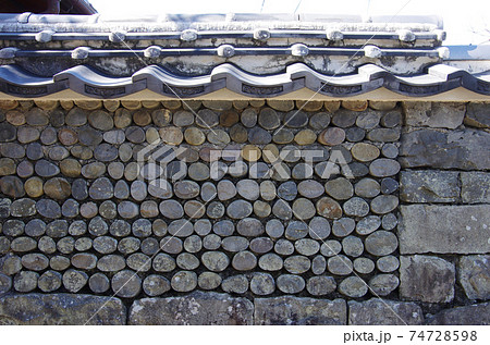 高知県室戸市吉良川町の町並み(国の重要伝統的建造物群保存地区) 高知県室戸市吉良川町の町並み(国の重要伝統的建造物群保存地区) 74728598