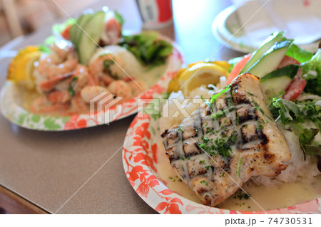 オアフ島ノースショアのハレイワで食べた美味しいプレートランチ 74730531