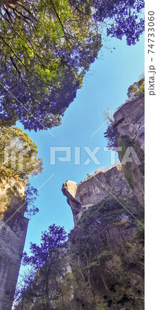 鋸山 地獄のぞき スリル満点の絶景 鋸山 地獄のぞき スリル満点の絶景 74733060