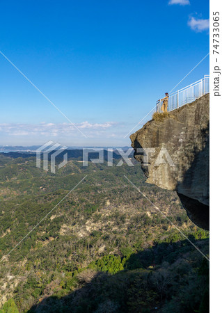 鋸山　地獄のぞき　スリル満点の絶景 74733065