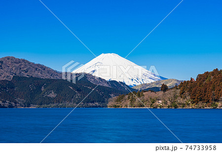 芦ノ湖から眺める富士山 冬景 芦ノ湖から眺める富士山 冬景 74733958