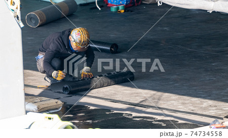 アスファルト防水工事　アスファルトルーフィング敷込 74734558