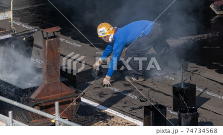 アスファルト防水工事　アスファルト塗布 74734568