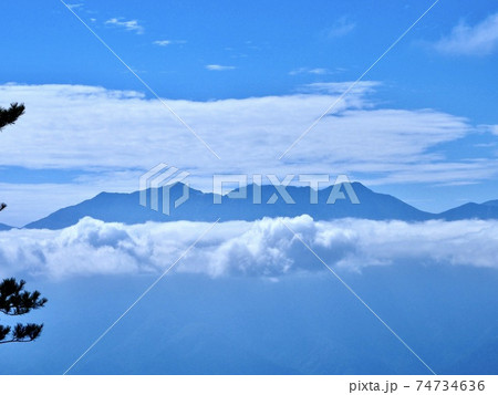 八ヶ岳高原ライン 観音平から鳳凰三山(2,840m) 八ヶ岳高原ライン 観音平から鳳凰三山(2,840m) 74734636