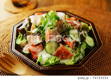 生ハムとトマトの野菜サラダ 生ハムとトマトの野菜サラダ 74735554