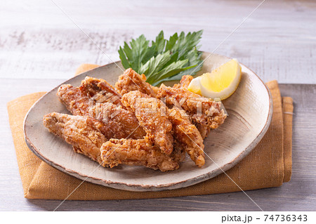 鶏の唐揚げ(手羽中) 鶏の唐揚げ(手羽中) 74736343