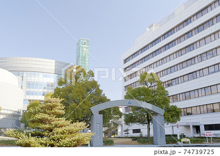 愛知医科大学のバス乗り場(1号館、大学本館 愛知県 長久手市) 愛知医科大学のバス乗り場(1号館、大学本館 愛知県 長久手市) 74739725