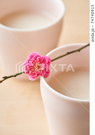 甘酒と桃の花 甘酒と桃の花 74740915