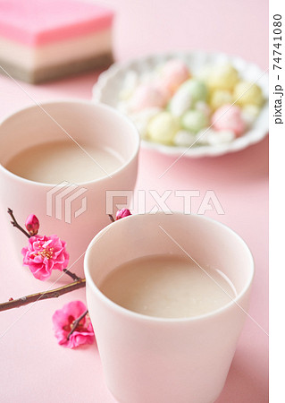 甘酒と桃の花 74741080