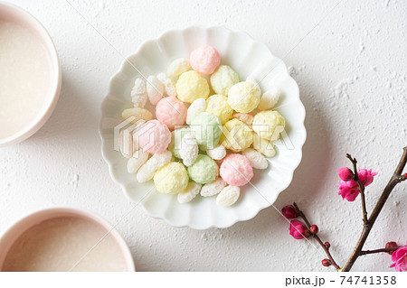 甘酒と桃の花 74741358