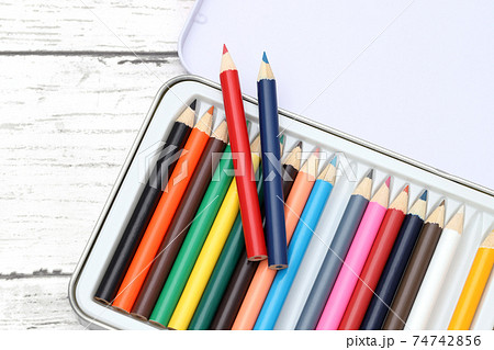色鉛筆 色鉛筆 74742856