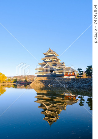 夜明けの松本城 夜明けの松本城 74742904