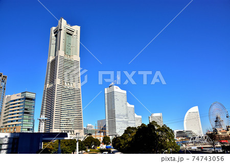 みなとみらい風景と日本初常設都市型ロープウェイ・ヨコハマ・エア・キャビン みなとみらい風景と日本初常設都市型ロープウェイ・ヨコハマ・エア・キャビン 74743056