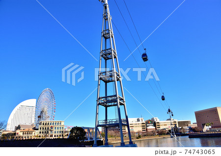 みなとみらい風景と日本初常設都市型ロープウェイ・ヨコハマ・エア・キャビン みなとみらい風景と日本初常設都市型ロープウェイ・ヨコハマ・エア・キャビン 74743065
