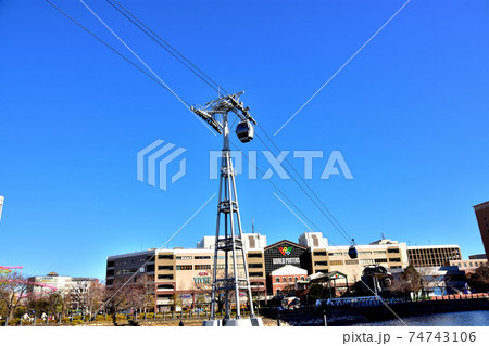 みなとみらい風景と日本初常設都市型ロープウェイ・ヨコハマ・エア・キャビン みなとみらい風景と日本初常設都市型ロープウェイ・ヨコハマ・エア・キャビン 74743106