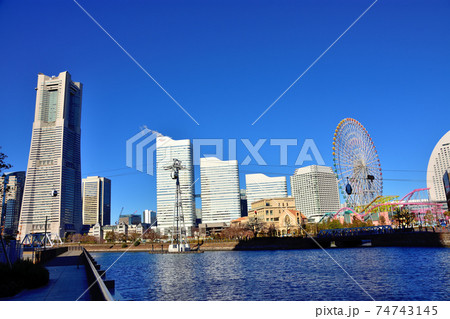 みなとみらい風景と日本初常設都市型ロープウェイ・ヨコハマ・エア・キャビン みなとみらい風景と日本初常設都市型ロープウェイ・ヨコハマ・エア・キャビン 74743145