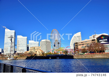 みなとみらい風景と日本初常設都市型ロープウェイ・ヨコハマ・エア・キャビン みなとみらい風景と日本初常設都市型ロープウェイ・ヨコハマ・エア・キャビン 74743146