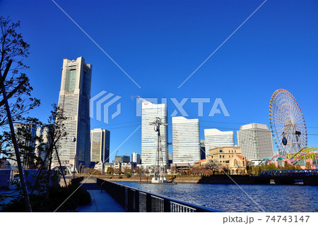 みなとみらい風景と日本初常設都市型ロープウェイ・ヨコハマ・エア・キャビン みなとみらい風景と日本初常設都市型ロープウェイ・ヨコハマ・エア・キャビン 74743147