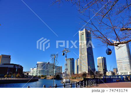 みなとみらい風景と日本初常設都市型ロープウェイ・ヨコハマ・エア・キャビン みなとみらい風景と日本初常設都市型ロープウェイ・ヨコハマ・エア・キャビン 74743174