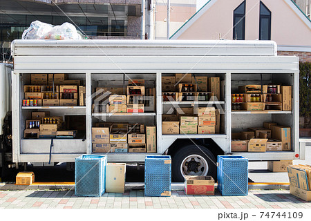 自動販売機の補充業者 74744109