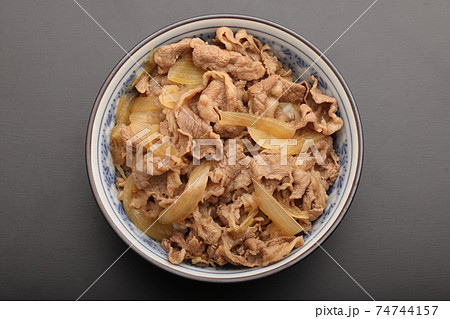 牛丼 牛丼 74744157