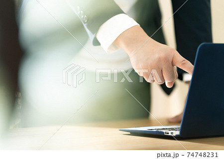 パソコンのセキュリティイメージ 74748231