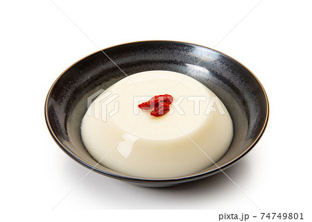 デザートの杏仁豆腐 74749801