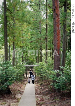 不思議な話ですが世界で一番大きなピラミッドがなんと日本の信州信濃の山奥に有ります。（皆神神社） 74750325