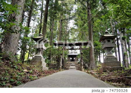 不思議な話ですが世界で一番大きなピラミッドがなんと日本の信州信濃の山奥に有ります。（皆神神社） 74750326