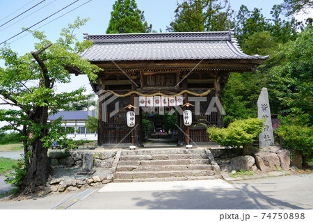 不思議な話ですが世界で一番大きなピラミッドがなんと日本の信州信濃の山奥に有ります。（皆神神社） 74750898