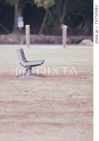 寂しいベンチ 寂しいベンチ 74750981