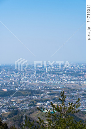 二上山の雌岳付近の広場から見たPLの塔（金剛生駒紀泉国定公園） 74756014