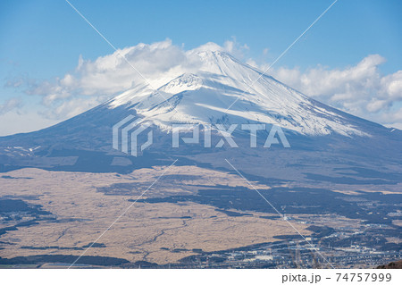 杓子峠から富士山を望む 74757999