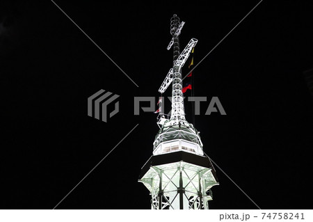 旧信号塔で、夜間撮影です。国際信号旗はUWとKOBEを意味します。 旧信号塔で、夜間撮影です。国際信号旗はUWとKOBEを意味します。 74758241