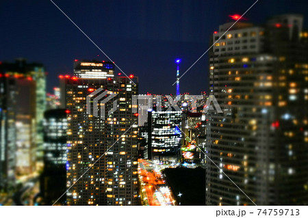 世界貿易センタービル展望台からの夜景 東京スカイツリーの写真素材