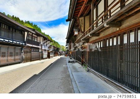 中山道 奈良井宿の町並み 中山道 奈良井宿の町並み 74759851