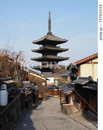 京都 冬の八坂の塔 京都 冬の八坂の塔 74763343