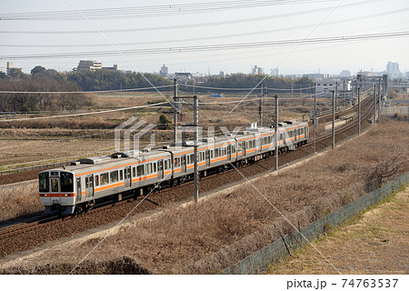東海道本線を行く311系普通電車4両 74763537