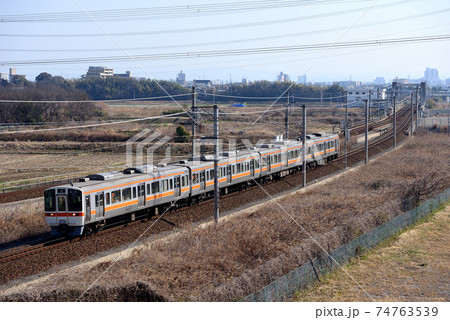 東海道本線を行く311系普通電車4両 74763539