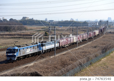 東海道本線を行くEF210-137コンテナ貨物列車 74763540