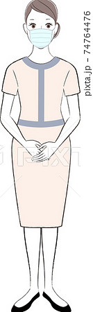 マスクをしているエステティシャン女性の全身イラスト マスクをしているエステティシャン女性の全身イラスト 74764476