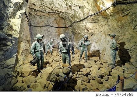 洞窟 鍾乳洞 岩窟 74764969