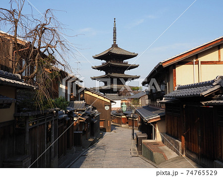 京都 冬の八坂の塔 京都 冬の八坂の塔 74765529