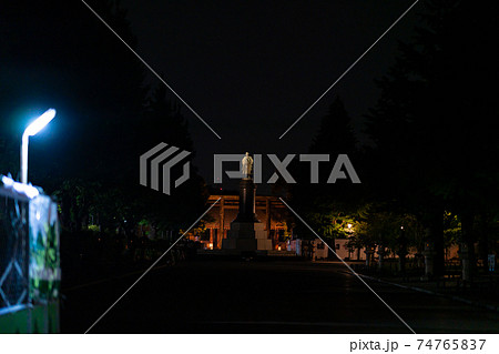 靖国神社　神社　東京都　千代田区　午後　深夜　観光　旅行　名所　英霊　大日本帝国　軍人　軍　軍隊 74765837