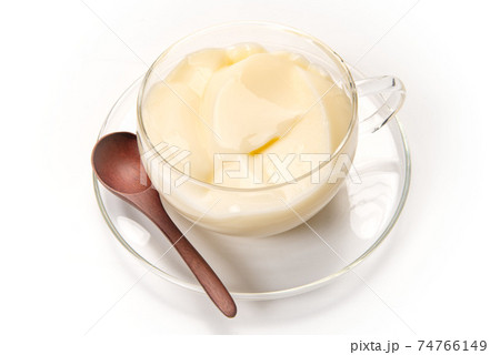 デザートの杏仁豆腐 74766149