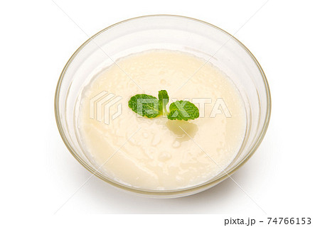 デザートの杏仁豆腐 74766153