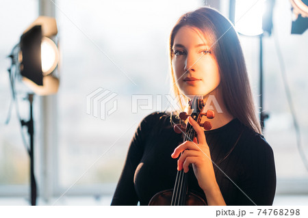 inspired violinist woman professional shooting 74768298