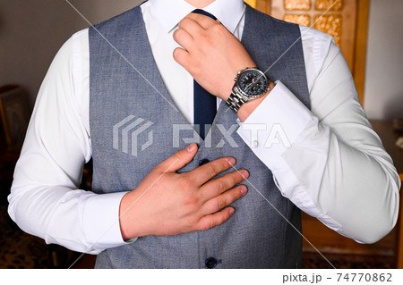 male hands close up, the groom is preparing in the morning before the wedding ceremony. 74770862