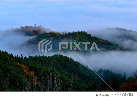 亀岡盆地の雲海 亀岡盆地の雲海 74773782